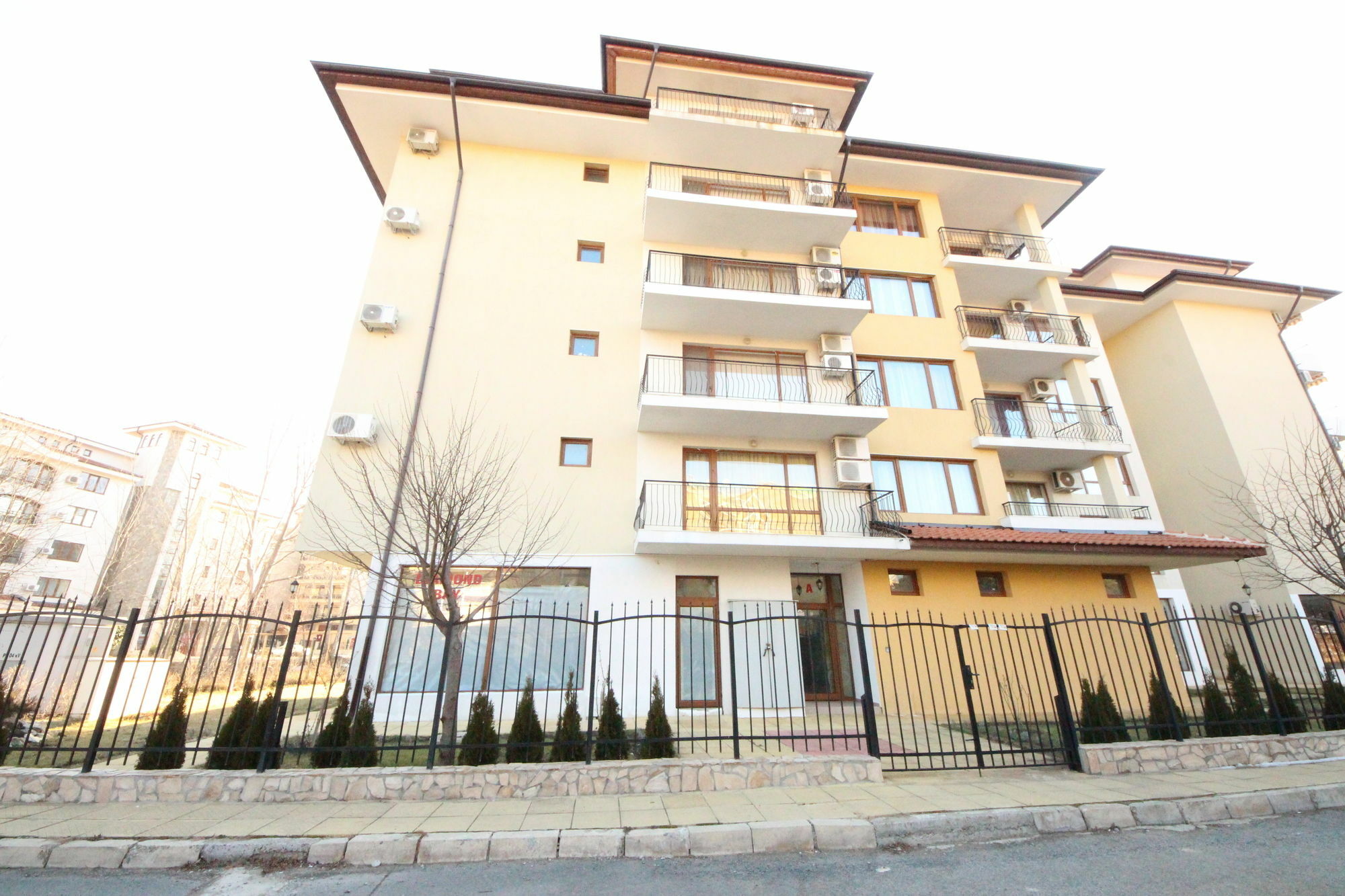 Menada Diamond Bay Apartments Сонячний Берег Екстер'єр фото
